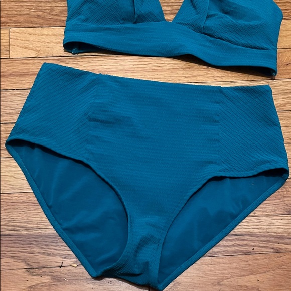 Chic Teal Ruffle Bikini Set - Picture 6 of 7